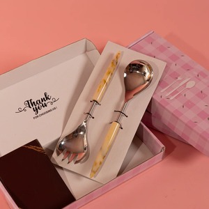 Juego de servidor de ensalada de acero inoxidable más vendido con mango de resina blanca Utensilios ideales para bodas Fiestas y eventos al por mayor - Product Image 3