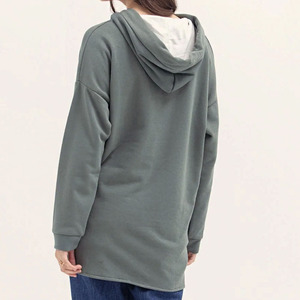 เสื้อฮู้ดผู้หญิงสำหรับฤดูหนาว ผ้าฝ้ายฟลีซ 100% คอวี ดีไซน์ตัดข้าง ระบายอากาศได้ดี ไม่เป็นขุย - Product Image 3