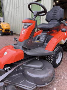 เครื่องตัดหญ้า Husqvarna R310 AWD แบบนั่งขับ 150 ชั่วโมง ใบมีดกว้าง 112 ซม. สภาพดีเยี่ยม - Product Image 4