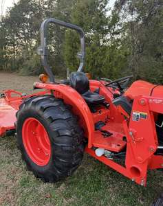 Tracteur 4x4 L4701 HST d'occasion de qualité supérieure avec chargeur frontal et coupe-herbe rotatif, moteur 20 CV, haute productivité et multifonctionnel - Product Image 3