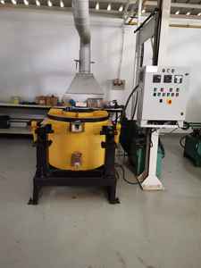 Horno industrial de resistencia eléctrica de chatarra de aluminio de 500 kg, tasa razonable con horno de fusión de crisol basculante hidráulico - Product Image 3