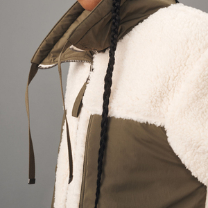 Collection spéciale hiver, tissu respirant, col rabattu, tendance, veste bomber en sherpa de haute qualité OEM, chaude pour femmes - Product Image 2