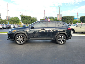 NOUVEAU Toyota Corolla Cross Hybride XSE AWD 2025 d'occasion noir avec phares LED, sièges en cuir, transmission automatique et pneus R18 - Product Image 4