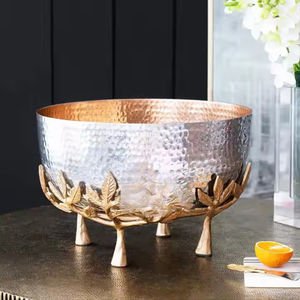 Bol à fruits en acier surélevé de designer pour des accents de table élégants - Product Image 1