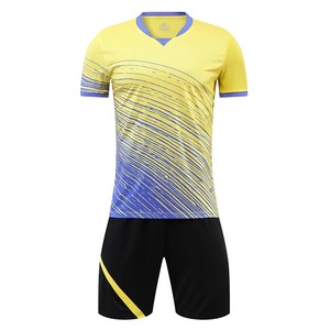 Football personnalise le sport hommes ensembles nouveau formel vente chaude personnalisé vintage classique rétro football uniforme hommes ballons de football ensembles - Product Image 4
