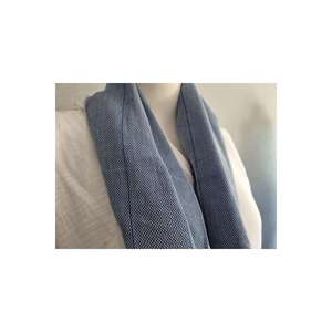 Acogedor edredón de invierno con bufandas y chales tradicionales para noches suaves - Product Image 1