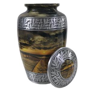 Urne de crémation métallique en aluminium chic avec conception de bandes antiques utilisée pour garder les cendres des humains en toute sécurité - Product Image 1