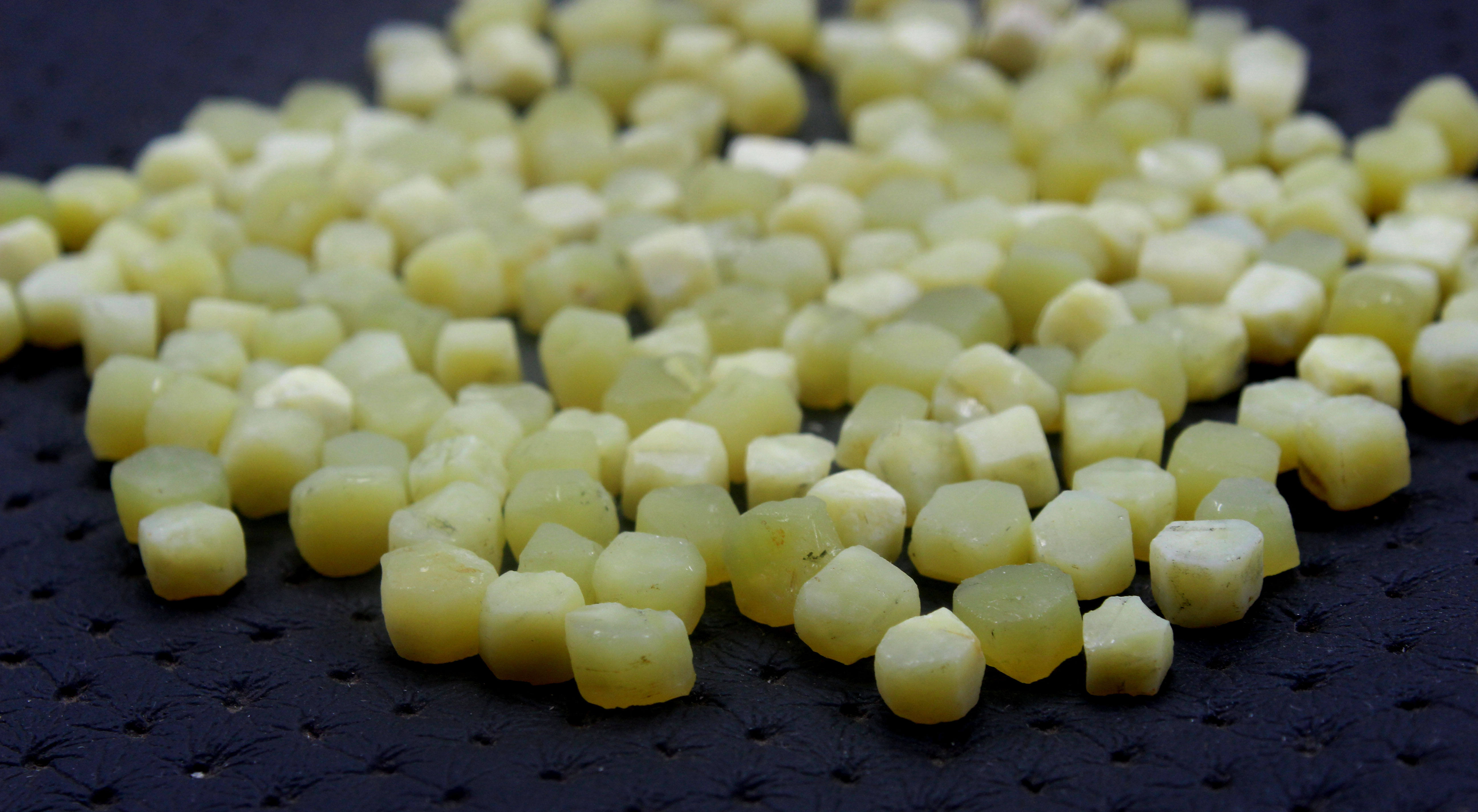 สีเหลือง