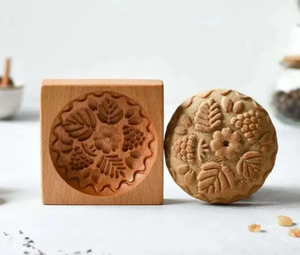 Molde de madera floral Vintage para pasteles de Luna y galletas-Prensa redonda hecha a mano para hornear VIET FARGIMEX - Product Image 2
