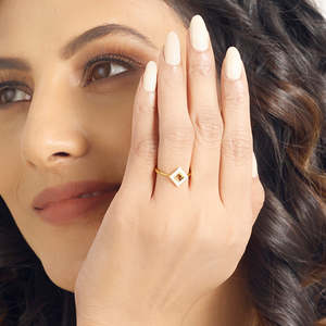 นาฬิกาข้อมือทรงสี่เหลี่ยมจัตุรัสสีทองจาก Square Muse Fashion - Product Image 2