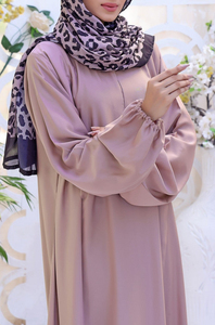 ชุดเดรสอิสลามแบบคาฟตัน/อาบายะห์ มีกระเป๋าหน้าอก ใส่ได้ทุกฤดู คุณภาพสูง รับผลิตตามแบบ (OEM)  ขั้นต่ำในการสั่งซื้อน้อย เหมาะสำหรับสาวรูปร่างสูง  ชุดสำหรับงานอีด/งานแต่งงาน  แบบเรียบ - Product Image 5