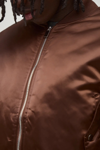 Chaqueta universitaria de nailon 100% marrón sólido para hombre, logotipo bordado personalizado, lona de alta calidad, sólida y brillante, peso ligero, longitud larga - Product Image 2