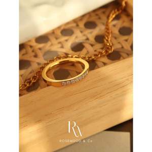 Anello in Oro 18K Placcato Anti-ossidazione con Strass, Impermeabile, 2mm, Stile Trendy, Regalo per Lei o per la Mamma - Product Image 2