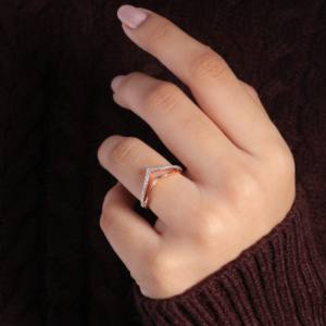 Bague Moissanite en forme de V taille brillante en argent sterling S925 plaqué or 18 carats bijoux empilables certifiés IGCI - Product Image 5