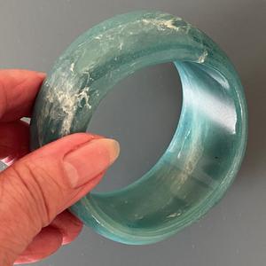 Petit bracelet d'ouverture en résine exquis pour femmes et filles bijoux de mariage de style romantique clair - Product Image 1