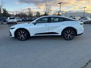 Toyota Crown XLE 2023 d'occasion en bon état - Product Image 2