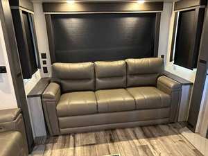 รถบ้านมือสองปี 2022 ยี่ห้อ K-e-y-s-t-o-ne รุ่น M-o-n-t-a-na High Country 331RL ประสิทธิภาพสูง พร้อมขาย - Product Image 2