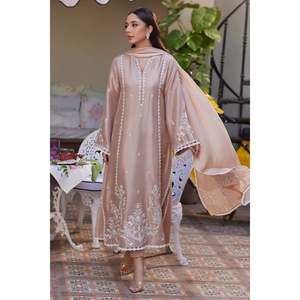 Ensemble chemise et dupatta en satin 100% soie à manches longues brodées Alma - Product Image 5