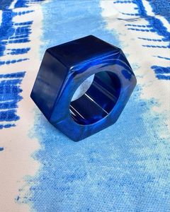 Rond de serviette en résine fabriqué artisanalement avec des détails créatifs, parfait pour les dîners romantiques, les occasions spéciales ou un décor rustique - Product Image 2