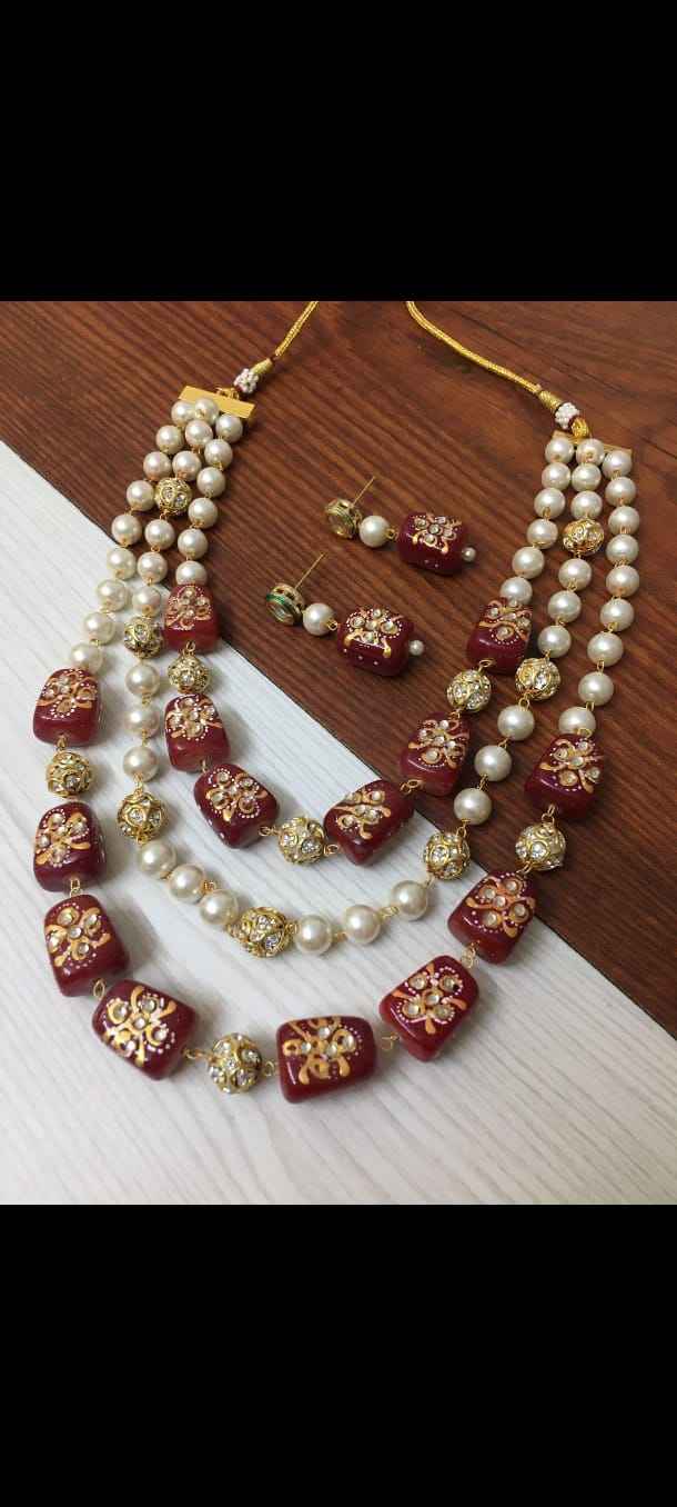 สีน้ำตาลแดง