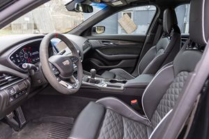 2023 CT5-V Blackwing Édition 120e Anniversaire ~8 800 Miles, 1 sur 120 Produits, Boîte Manuelle 6 Vitesses, V8 Suralimenté 668 ch - Product Image 4