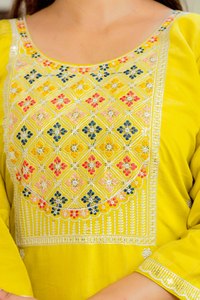 LANZANDO NUEVO DISEÑADOR FESTIVE WEAR KURTI PENT CON DUPATTA TELA VISCOSA SHIMAR CON TRABAJO BORDADO - Product Image 6