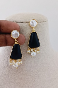 Elegance Blush Pearl Juego de pendientes con Perla sintética y esmalte Heavy Brass Metal Casting Producto a granel Diseño personalizado - Product Image 4