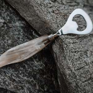 Abrebotellas de cuerno de búfalo natural hecho a mano diseño tallado para fiesta de Navidad Bar Hotel o restaurante USO DE HWC - Product Image 4