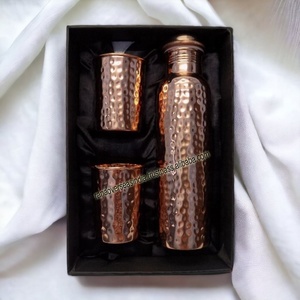 Botella de Agua Clásica de Cobre Puro Martillado con 2 Vasos, Set de Bebidas, Tapa para Beber Directo, Logotipo Personalizado, Unisex, Agua Hirviendo - Product Image 4