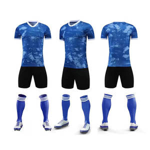 Maillots de football fabriqués avec logo personnalisé nom 100% polyester séchage rapide 2023 uniformes de football garçon uniformes de football - Product Image 3