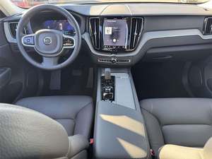 Volvo XC60 B5 Plus 2025, Tema Oscuro, Tracción en las Cuatro Ruedas, Caja de Cambios Automática, Sin Accidentes, Bajo Kilometraje, Precio Accesible - Product Image 5