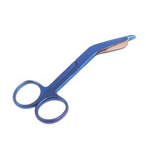 Tijeras para Vendajes de Acero Inoxidable para Médicos con Hoja Angulada, Reutilizables y con Certificación CE, Garantizan un Corte Preciso y Sin Daños al Paciente - Product Image 3