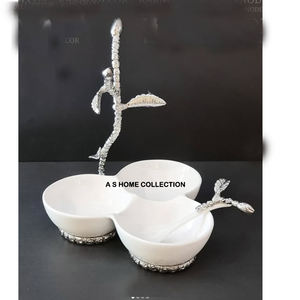 Bol de couleur blanche fantaisie pour décoration de la maison plat et bol de service décoratifs en métal avec bordure dorée et motif feuille de palmier - Product Image 3