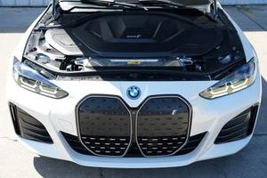 BMW i4 eDrive40 4 portes berline, modèle 2022, en excellent état - Product Image 3