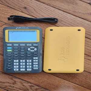 Calculatrice graphique de haute qualité Texas Instruments TI-84 Plus, piles AAA, connexion USB, résolution du stylet 344x235, 8192 niveaux de pression - Product Image 2