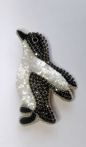 พวงกุญแจโลหะผสมรูปดอกไม้ประดับลูกปัด ปักลายสำหรับผู้หญิง แฟชั่น ที่ห้อยแก้วไวน์  ตกแต่งกระเป๋า  ลายนูน กันน้ำ ทนทาน - Product Image 5