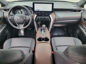 รถ SUV ปี 2024 รุ่น Venza XLE AWD เกียร์อัตโนมัติ พวงมาลัยซ้าย เบาะหนังสีเข้ม พร้อมระบบ ACC ล้อแม็ก R19 และหลังคาซันรูฟ สภาพดี ใช้งานน้อย - Product Image 2