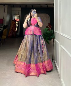 Conjunto de Lehenga Choli de seda de Chinon con diseño impreso contemporáneo y bordado intrincado. - Product Image 4