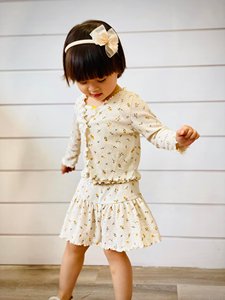 Conjunto de 3 piezas de algodón orgánico certificado GOTS para niñas, falda, camisola, Top y cárdigan, suave y de moda, proveedor ODM de Vietnam OEM - Product Image 4