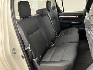 Toyota Hilux Surf d'occasion avec boîte de vitesses automatique à carburant diesel Norme d'émission Euro 5 - Product Image 5