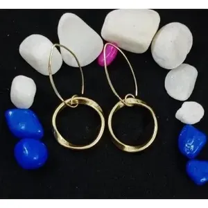 Pendientes de Aro y con Perno de Latón Chapado en Oro con Perla y Diamante - Product Image 4