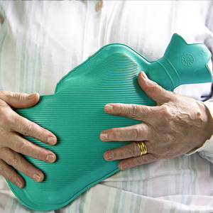 Alta qualità 2L bottiglia di acqua calda in verde blu rosso termoterapia antiscivolo rilassamento sollievo dal dolore - Product Image 2