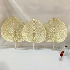 Abanico de bambú pintado a mano, superficie en blanco, listo para proyectos artesanales DIY, clases de arte y diseño creativo - Product Image 6