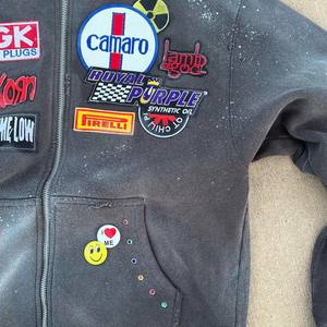 เสื้อฮู้ดดี้ปักลาย OEM รุ่น Autumn Patch คุณภาพสูง เนื้อผ้าหนา เป็นมิตรกับสิ่งแวดล้อม ระบายอากาศได้ดี ทรงโอเวอร์ไซส์ ผ้าฝ้าย ดีไซน์ปักลาย - Product Image 5