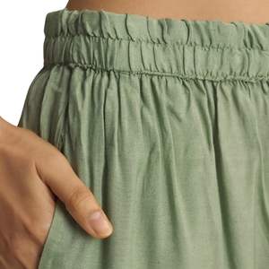 Costume Bandhani Palazo en soie orange clair avec broderie Vente en gros Vêtements ethniques pour femmes Usine de vêtements OEM Fournisseur en vrac Mode - Product Image 6