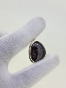 Pendentif fait main en argent sterling 925 massif, forme fantaisie d'os de dinosaure, serti de pierres précieuses, en vente au meilleur prix de gros - Product Image 5