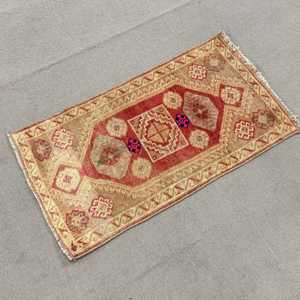 พรมตุรกีขนาดเล็ก 1.6x2.9 ฟุต ลายดอกไม้สีแดงวินเทจ - Product Image 2