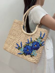 กระเป๋าสะพายไหล่ผักตบชวาพรีเมี่ยมทำด้วยมือกระเป๋าสะพายทรงรีสวยงามทนทานสวมใส่สบายของตกแต่งลายดอกไม้วินเทจแบบเปิด - Product Image 5