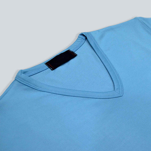 Camiseta de algodón 100% de calidad premium para hombre, Camiseta con cuello en V de secado rápido, transpirable, cómoda, ajustada, logotipo personalizado, bordado, patrón de letras - Product Image 1