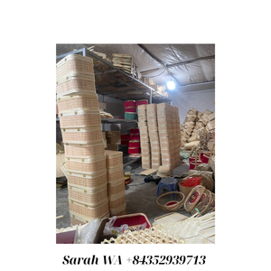 Cesta de picnic rústica de bambú, diseño tejido Premium para aventuras al aire libre, hecha a mano en Vietnam. - Product Image 3